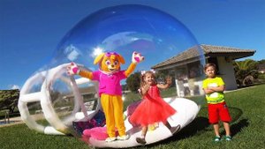 Диана и Рома играют в новом Домике