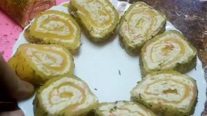 Закуска на праздничный стол "Сырный ролл  с начинкой из крабовых палочек и плавленного сыра"