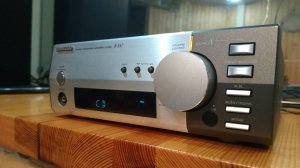Усилитель Kenwood R-SA7 с функцией FM-тюнера.