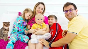 Диана и Рома в истории о трудолюбивой маме