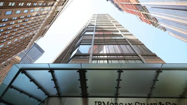 NYP узнала, почему крупнейшие банки США отказали Трампу в обслуживании. смотреть онлайн