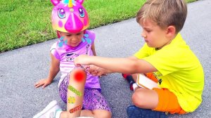 Диана и Рома учатся Помогать друг другу