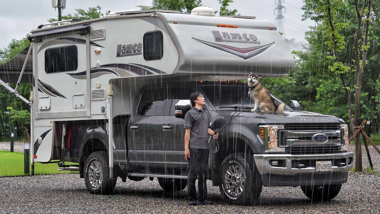 ЛУЧШИЙ КЕМПЕР ДЛЯ АВТОДОМА, РОСКОШНЫЙ КЕМПИНГ ПОД ДОЖДЕМ смотреть онлайн