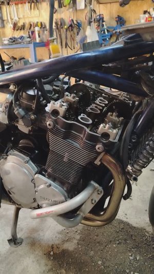 Давануло масло suzuki GSF 1200