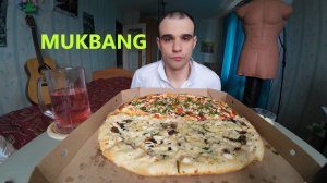 МУКБАНГ ПИЦЦА ДВА ВКУСА / PIZZA MIA / ПИРОЖНОЕ - ФИСТАШКА С МАЛИНОЙ / EATING MUKBANG ASMR АСМР