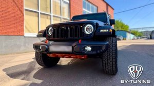 JEEP GLADIATOR MOJAVE полная оклейка кузова полиуретановой пленкой (бронирование), установка фар