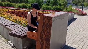 Всегда хотели так же, проходя мимо просто сесть и сыграть что нибудь?