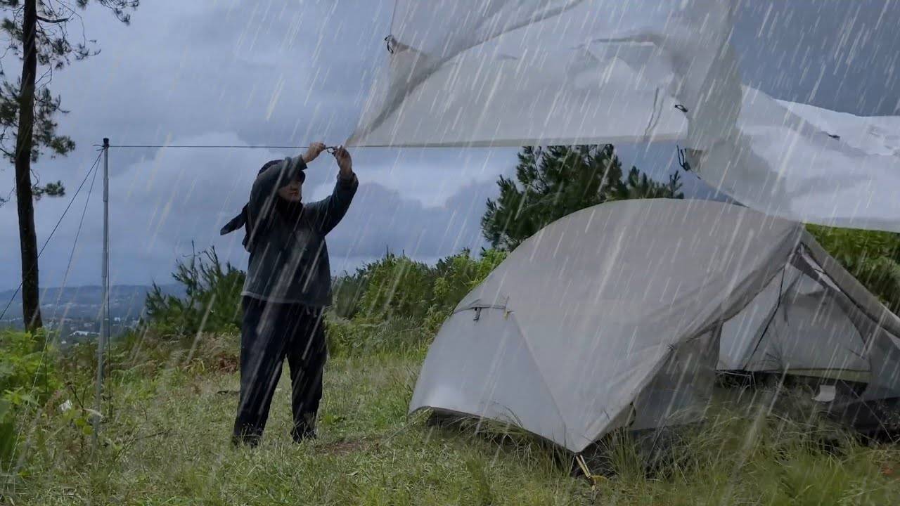 ЛАГЕРЬ ПОД ПРОЛИВНЫМ ДОЖДЕМ И СИЛЬНЫМ ВЕТРОМ‼️ОДИНОЧНЫЙ ПОХОД ПОД ПРОЛИВНЫМ ДОЖДЕМ смотреть онлайн
