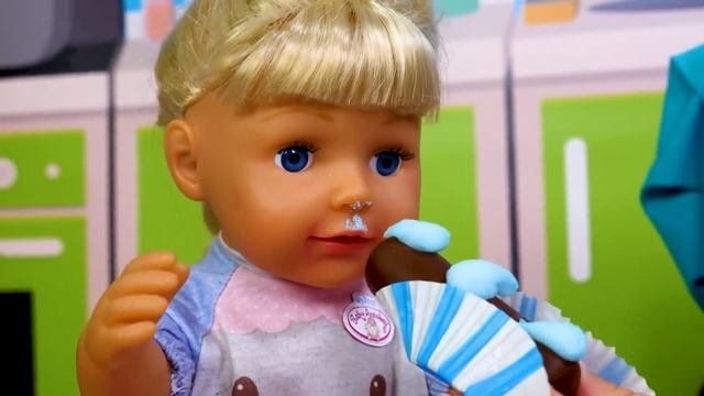 Готовлю игрушкам — Пирожное картошка и глазированные сырки для Беби Бон — Игры с Плей До для детей