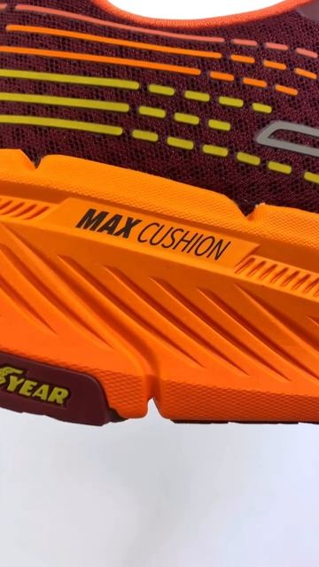 Спортивная модель Skechers Max Cushioning Premier 2.0 смотреть онлайн