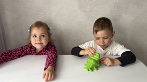 Артём и Милана играют в настольную игру КРОКОДИЛ ДАНТИСТ. Челлендж. Видео для детей. Детские игры