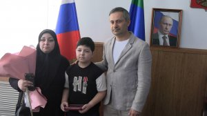Глава Ботлихского района Руслан Гамзатов вручил орден Мужества семье погибшего участника СВО