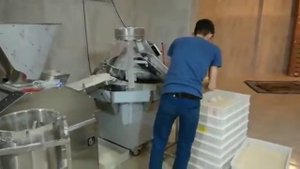 Тестоделитель вакуумный поршневой BELOVEN KTM-1 (Турция) в работе.