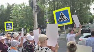 В Кишиневе у стен изолятора, где держат после приговора Евгению Гуцул, проходит акция протеста