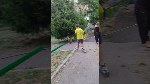 гуляем одни часть 1 смотреть онлайн