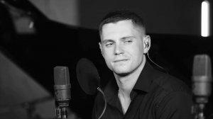 "Ты неси меня, река" Леонид Овруцкий и группа Кватро.Музыка: Игорь Матвиенко.
Слова: Александр Митта