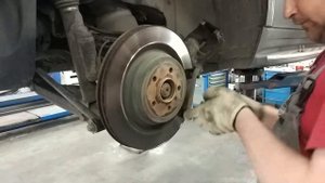 Замена задних тормозных колодок на Mercedes-Benz GL350