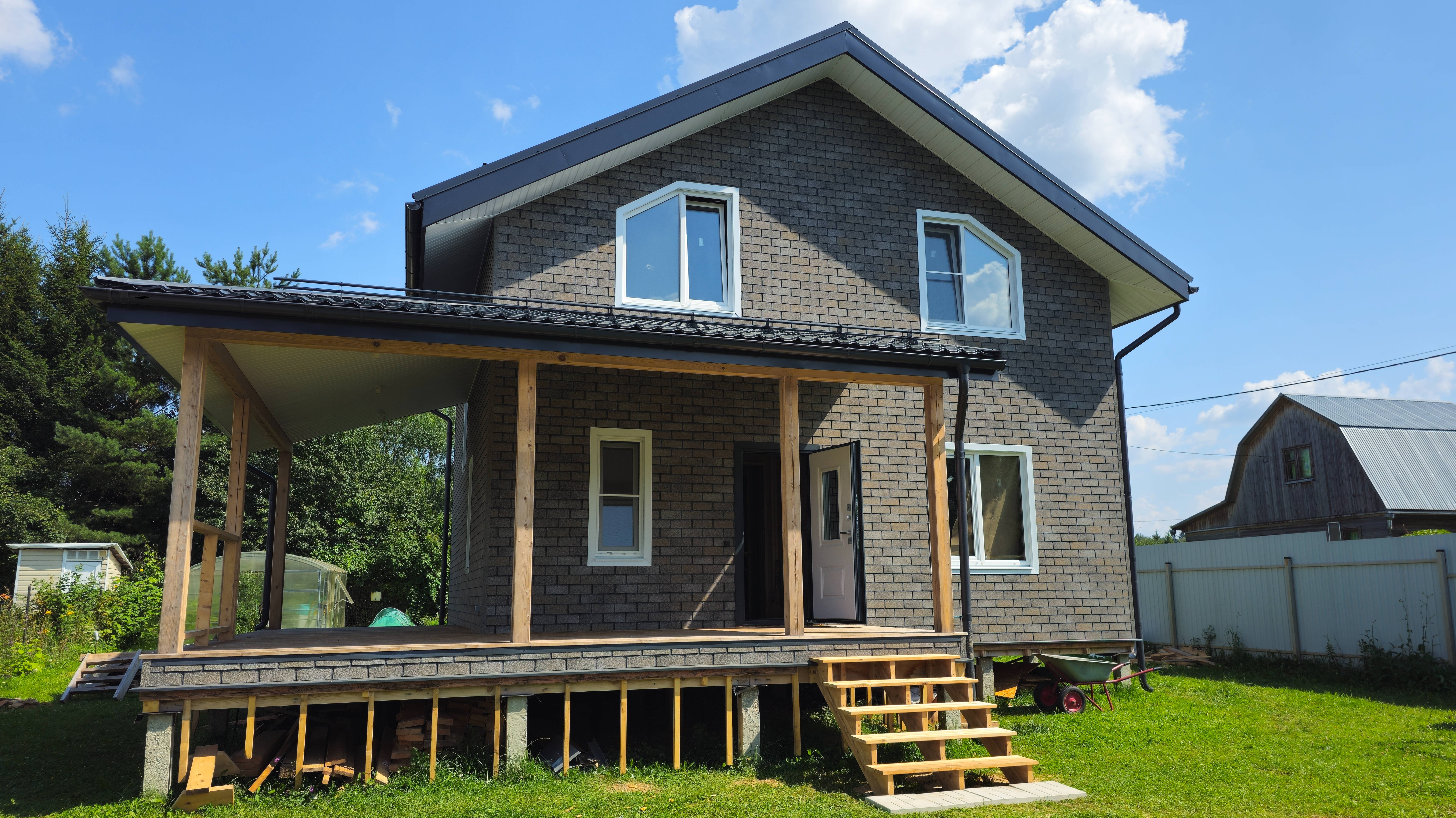 Отделка каркасного дома Фасадной плиткой ТЕХНОНИКОЛЬ HAUBERK смотреть онлайн