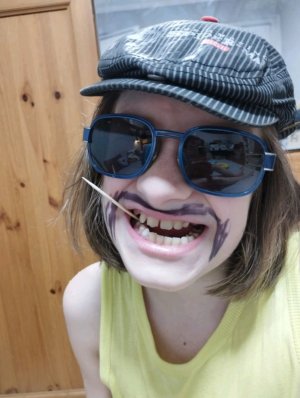 прыгаю на кровати