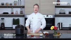 "Торт с клубникой и взбитыми сливками" на 8 марта. Рецепт бисквитного торта в мультиварке REDMOND