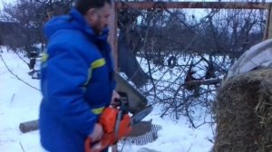 Катушку соломы режем дольками