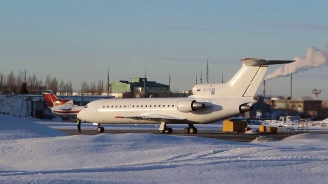 Як-42Д на перроне в Саратове