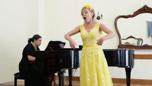 Юлия Матвеева исполняет русскую народную песню "Травушка-муравушка". Фортепиано — Наталья Латифова