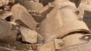 Строительство, дробление щебёнки