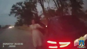 Сотрудники Госавтоинспекции оказали помощь автомобилистке, потерявшей сознание в пути