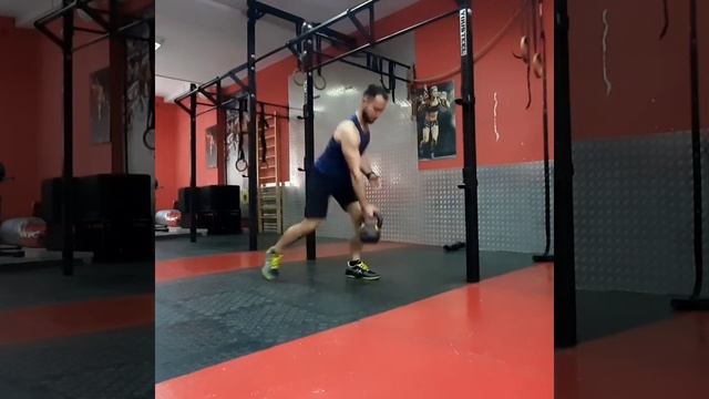 Упражнение с гирей