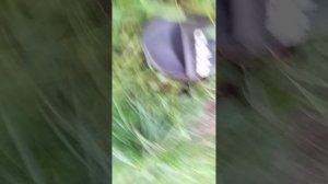 построил шалаш на улице