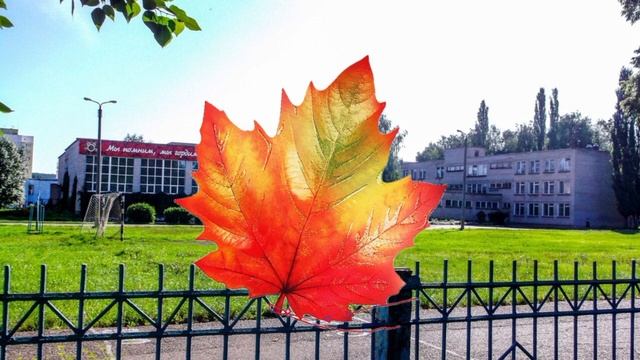 Осень _ MelonKomar feat. Бонни Карпов смотреть онлайн