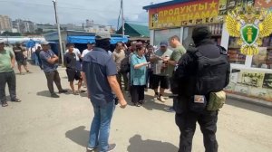 Силовики нагрянули на скандальный рынок во Владивостоке