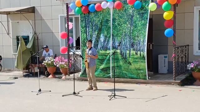 Игрой на саксофоне порадовал Артём Солодянкин. смотреть онлайн