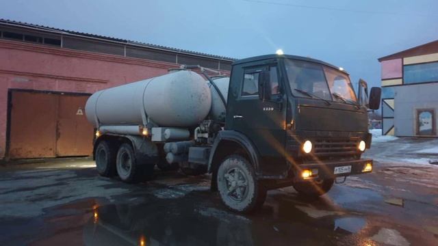 Говновоз _ MelonKomar feat. Бонни Карпов смотреть онлайн