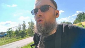 Утром возле кирпичного завода приходят странные мысли.