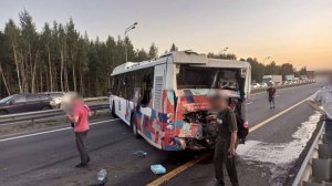 Пассажирский автобус и грузовик столкнулись под Санкт-Петербургом, есть пострадавшие