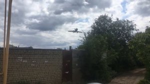 Як-42 на глиссаде в старом аэропорту Саратова