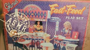 • АСМР • Старые игрушки • Обзор реквизита для барби • Кафе • Разбираем игрушки • Шепот и жвачка