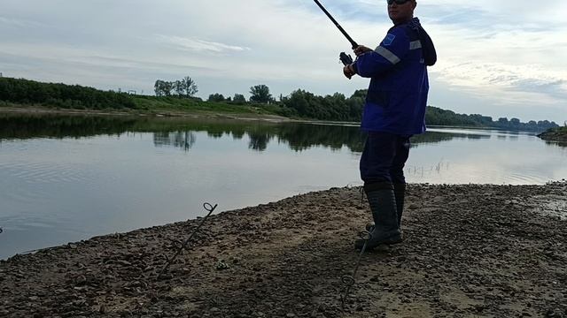 Клюёт на две одновременно. смотреть онлайн