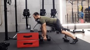 Тяга гантелей лежа на наклонной скамье