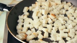 Грибной крем-суп с домашними гренками