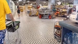 Идём в пятёрочку и выходим