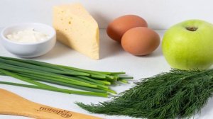 Cалат с яблоком и яйцом