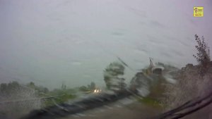 Попал под сильный ливень за рулём