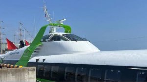 Разрезает волны: комета "вылетела" из Сочи в Сухум впервые за 30 лет