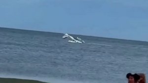 Самолет упал в океан недалеко от пляжа в Северной Каролине (2.07.25).