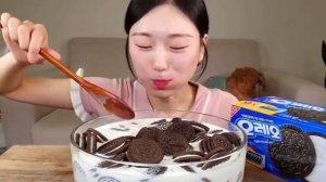 Мукбанг и Mukbang с Сладостью: Oreo с Молоком — Вкусный Взрыв! 🥛🍪