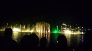 Шоу поющих фонтанов в Абрау-Дюрсо.