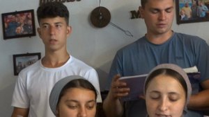 "В душе унас звучит мелодия прекрасная" молодёжно христианский хор
